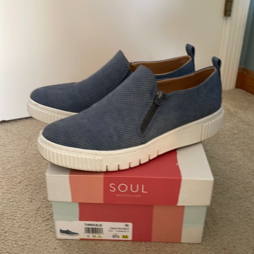 Naturalizer Soul 8.5 slip on sneakers